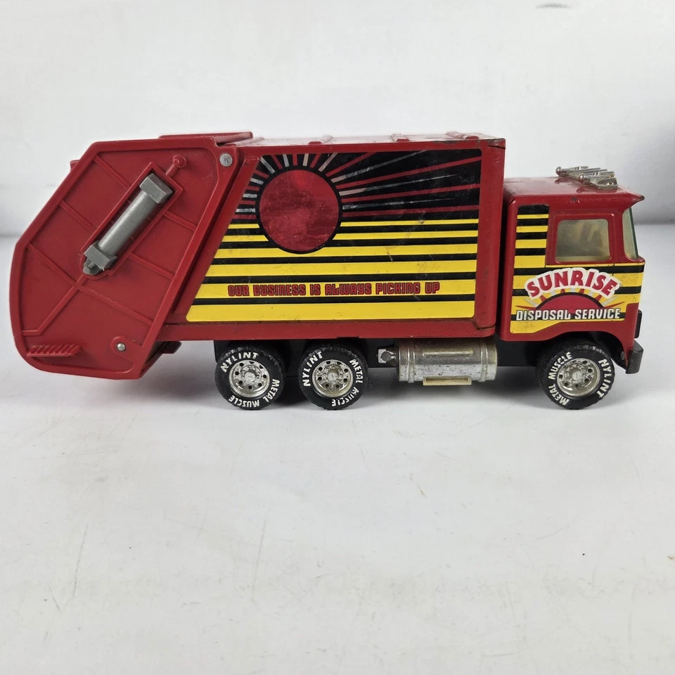 Vintage 1988 Nylint Metal Muscle Sunrise Disposal Service Garbage Truck Toy - Image 4 of 4