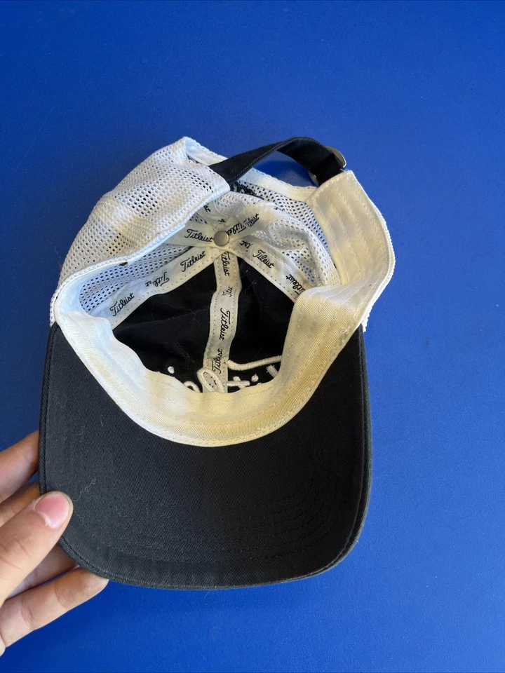 Gorra Titleist correa trasera negra blanca malla bordada golf para hombre usada Foto 4 de 4