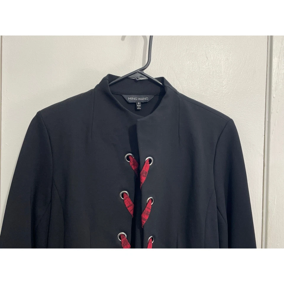 Chaqueta Ming Wang Pequeña Negra Con Cordones Inspirada en Asia Oscura Academia Cachicho Foto 2 de 4