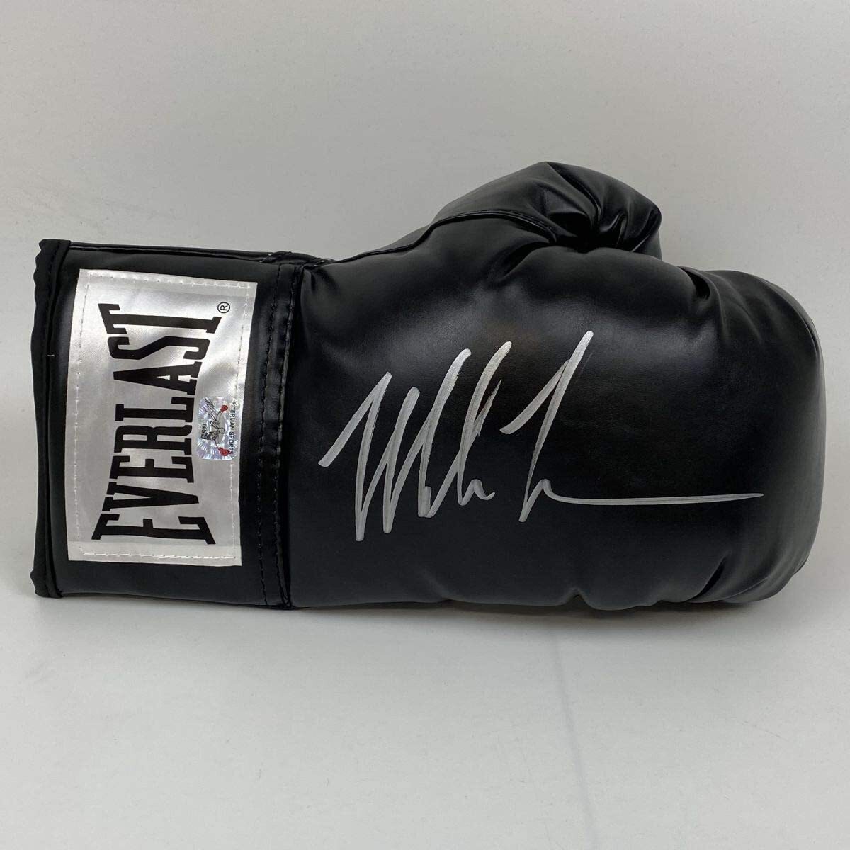 Boxing Gloves Everlast Mike Tyson Autographed Red Gloves – Super