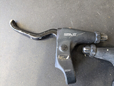 シマノ DEORE XT ST-M095
レバー部分に年式相応の傷があります。 s-l400.jpg