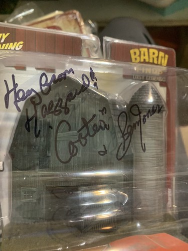 Johnny Lightening Barn Finds Dodge Signed Ben Jones Cooter Dukes Of Hazard - Picture 2 of 2