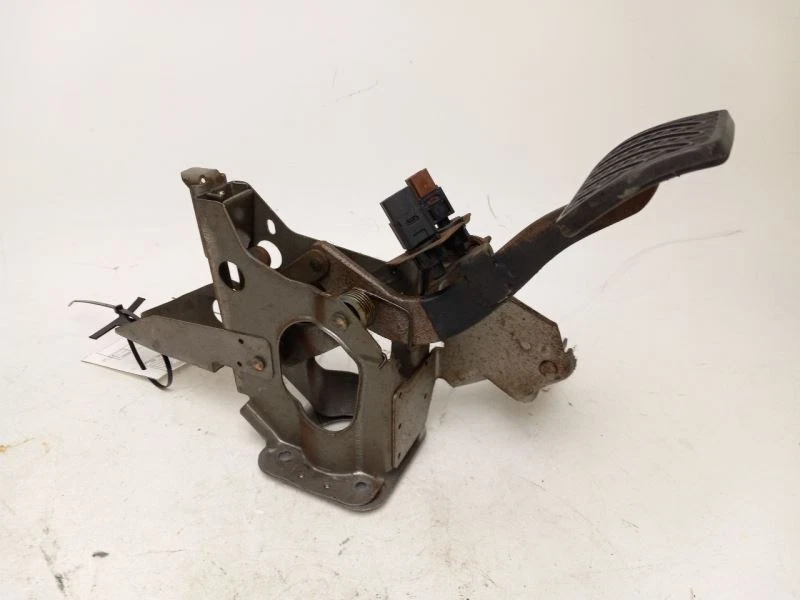 Nissan Altima 2009 pedal de freno Foto 4 de 4