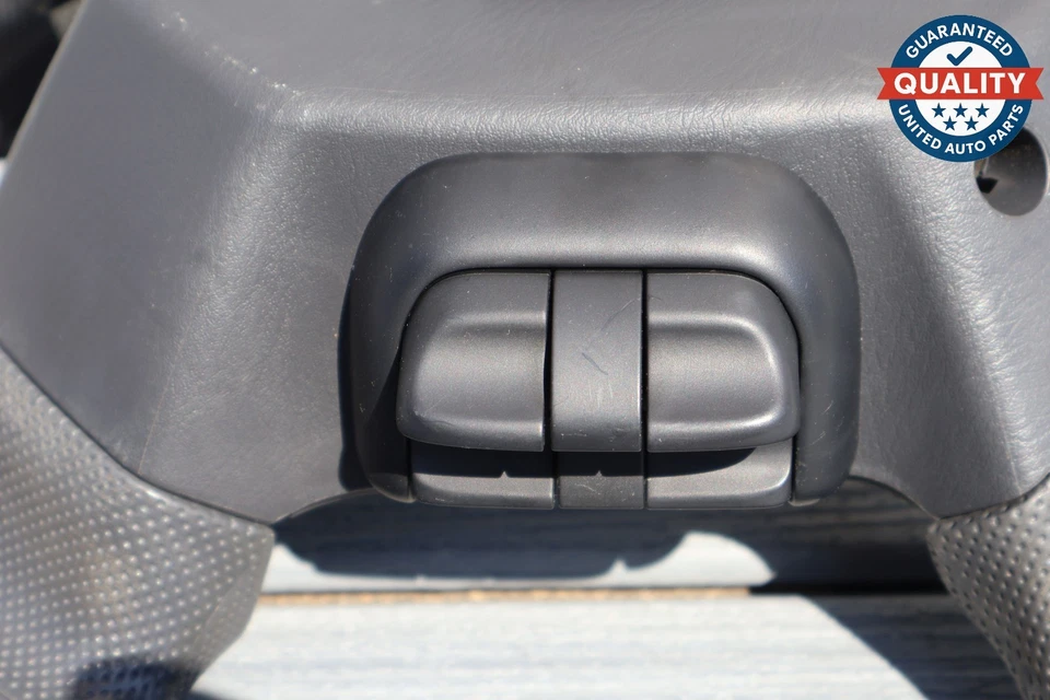 Volante Suzuki Grand Vitara 2005-2015 4x4 con controles de crucero OEM Foto 3 de 4