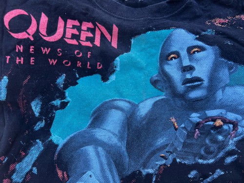 Queen - News Of The World Shirt - LARGE