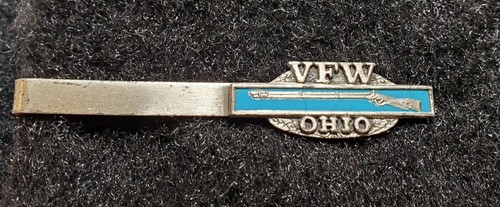Porte-cravate Vintage En Métal Doré - Marqué V.F.W. Post 2138 Et DB 14/20 - Occasion En Bon état