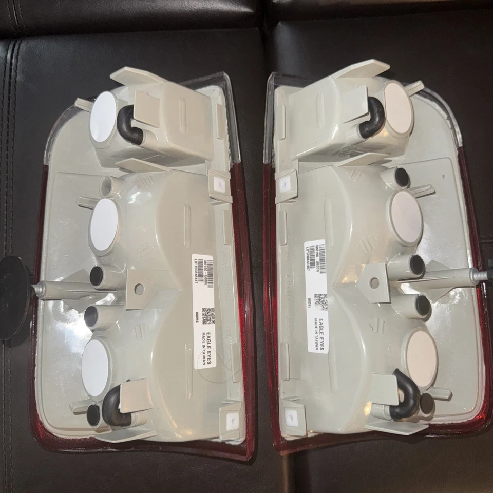 Tail Lights Pair Set for 95-05 Chevy Blazer/98-00 GMC Envoy/95-01 Jimmy - Image 2 of 4