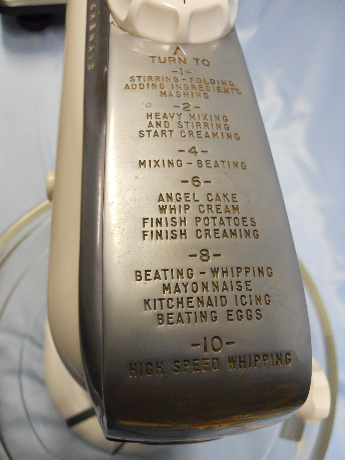 VINTAGE  KITCHENAID MIXER  MODEL 4C STAND MIXER w/ BEEHIVE GLASS BOWL & BEATER