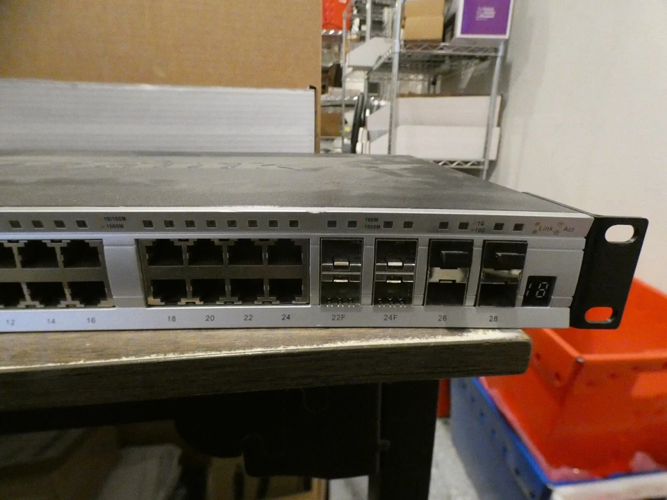 D-Link xStack DGS-3620-28TC 24 Port Gigabit Network Switch with 4 SFP Ports - Image 4 of 4