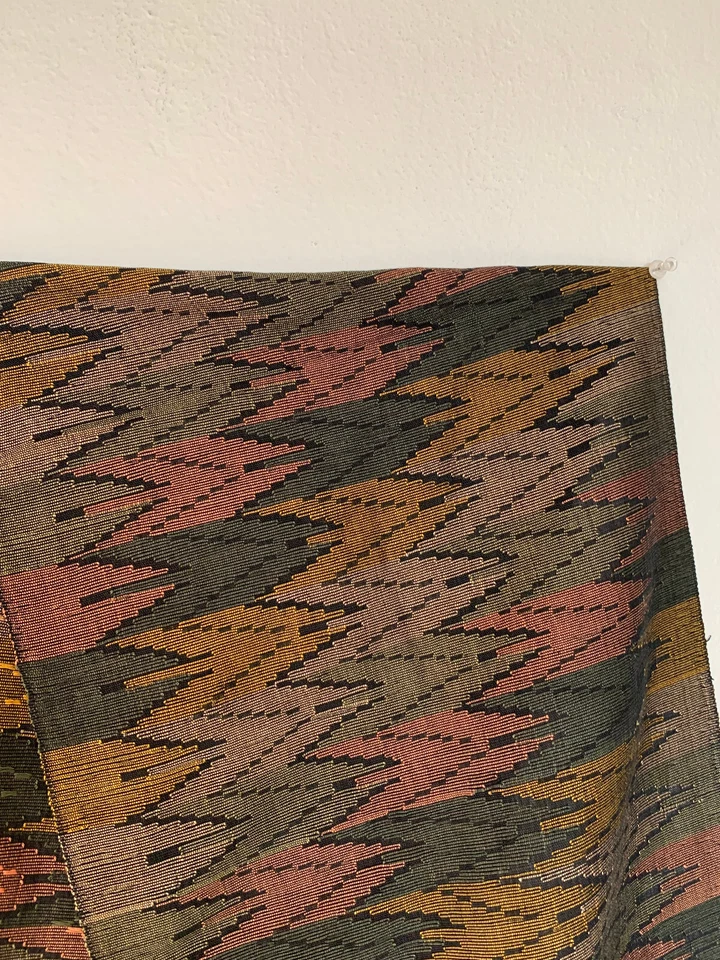 Дорожка для стола с бахромой с шевронным узором - 74 дюйма x 14 дюймов - Изображение 2 из 4