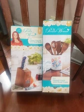 The Pioneer Woman Mazie Set 6-Piece Melamine Utensil Crock with Wood Tools