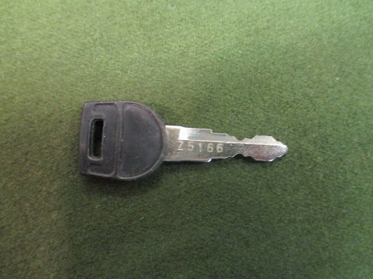 KAWASAKI KZ1000 & OTHERS IGNITION KEY # Z5166 FACTORY ORIGINAL NOS