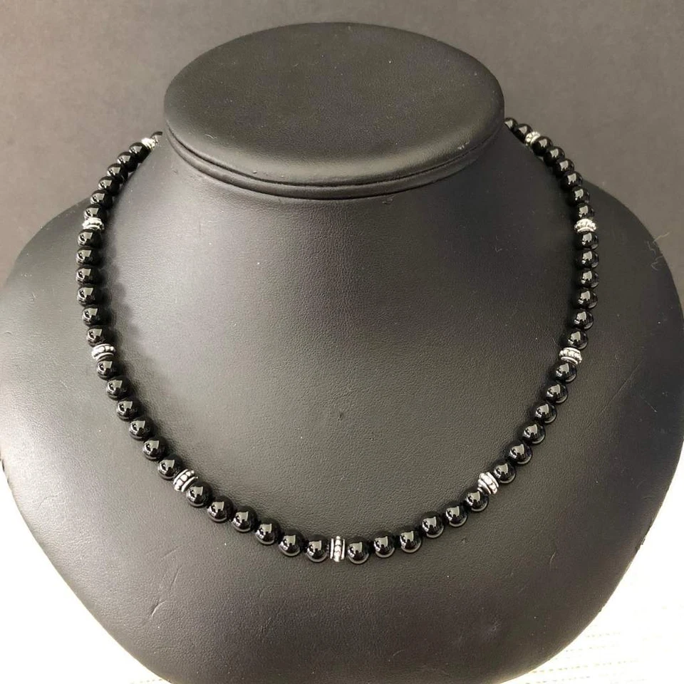 Collar de cuentas de ónix negro y plata para hombre Foto 2 de 3