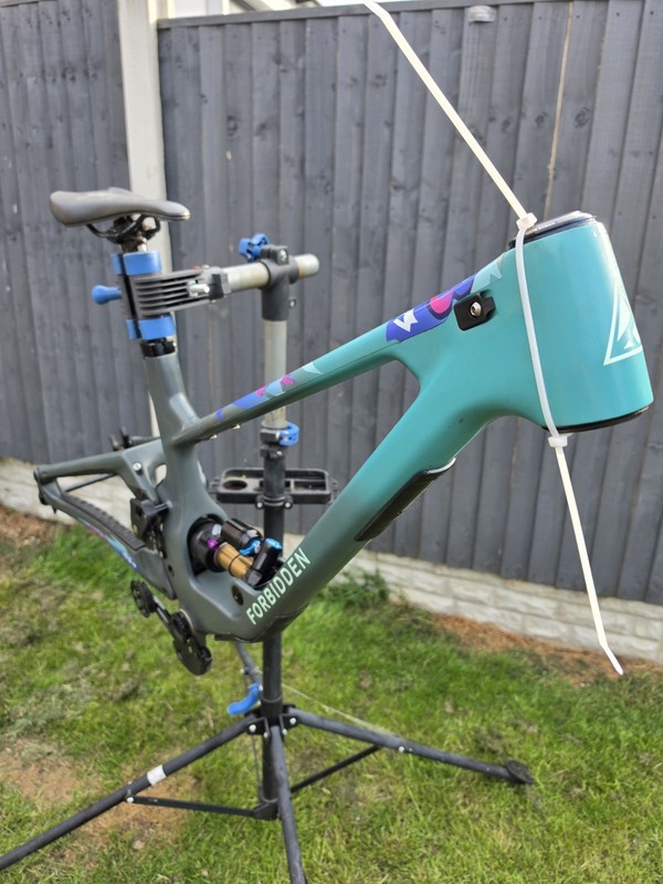 Forbidden Dreadnought v2 s2 frame enduro dh