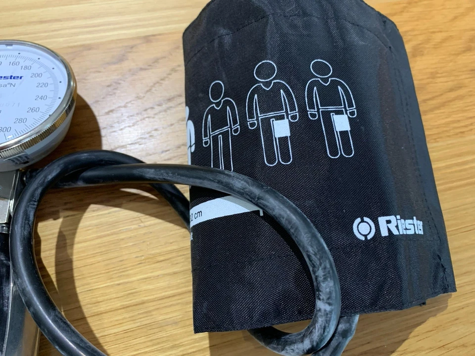 Riester Blutdruckmessgerät  1362 Precisa N 1 Schlauch Klettenmanschette - Bild 3 von 4