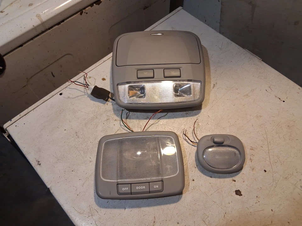 2001 - 2005? Luces de lectura de mapas superiores Hyundai Santa Fe asiento trasero delantero carga Foto 2 de 4