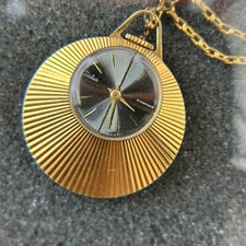 RARE VINTAGE Chaika Small USSR LADIES PENDANT WATCH 17 JEWELS Gilded