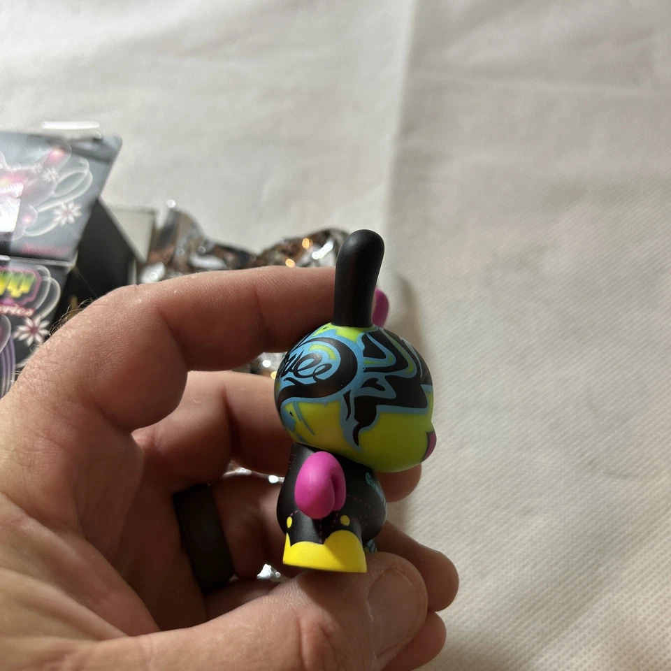 Kidrobot DUNNY 3" 2010 - Serie Fatale - TOOFLY Raro Difícil de Encontrar Completo 3/50 Foto 4 de 4