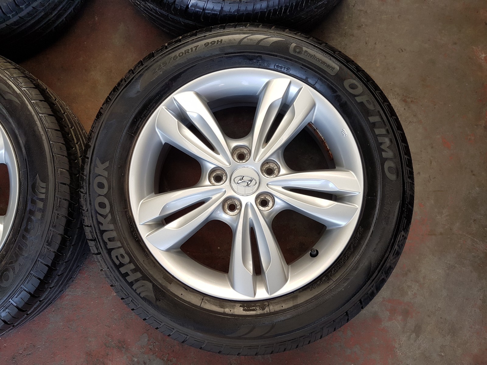 HYUNDAI IX35 2013 SET OF 17" ALLOY WHEELS WITH HANKOOK TYRES 52910