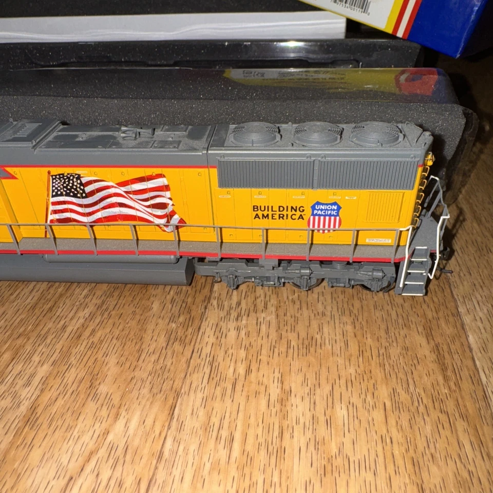 HO Genesis Union Pacific UP SD-70M diesel locomotive 4528 Building America Runs - Image 3 of 4