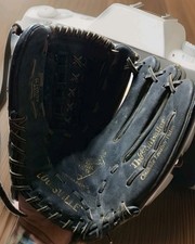 THE SOFTBALLER Louisville Slugger KHBG9 13.5 Inch Cowhide Leather Softball Glove