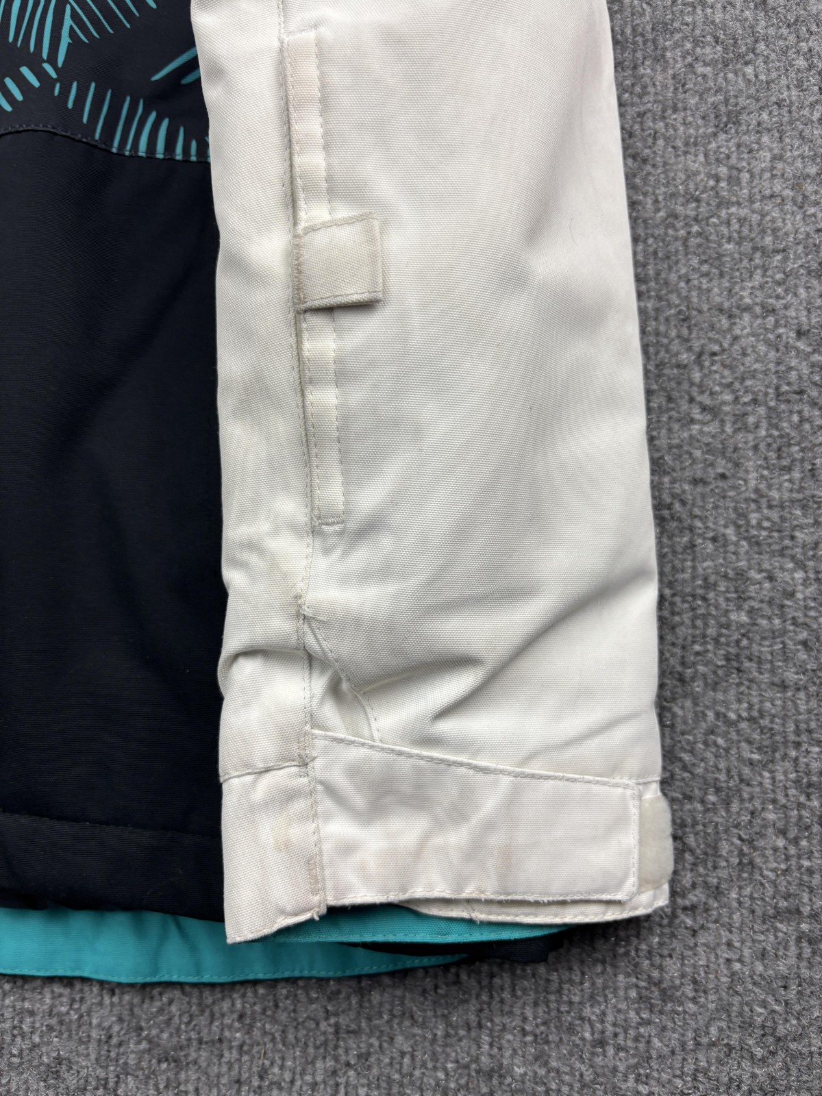 686 Jacket Youth Large White Black Hooded Insulated Snowboard 10K Waterproof