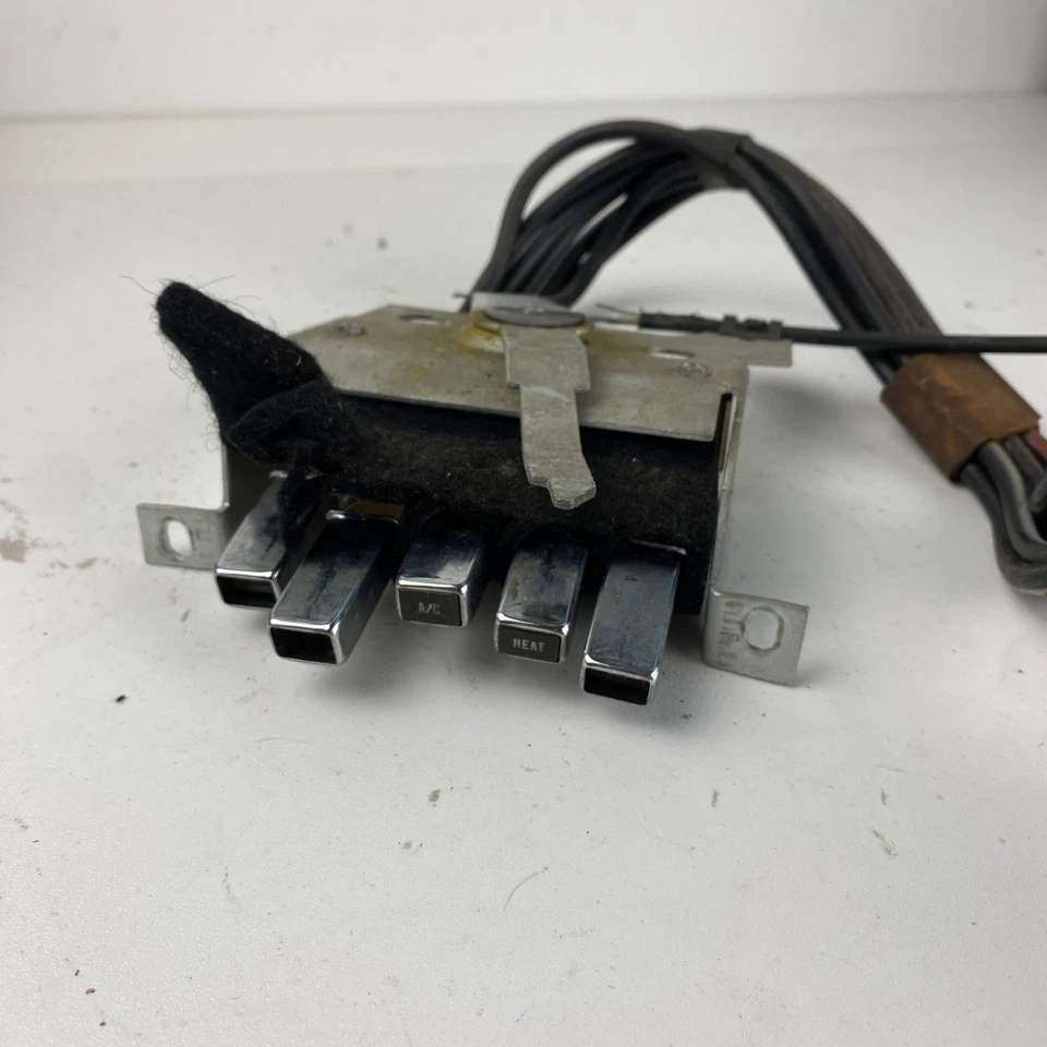 Botones de unidad de control de clima Chrysler New Yorker 1967 Foto 2 de 2