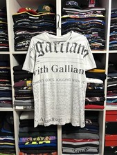 T-shirt vintage Y2K John Galliano giornale gazzetta sopra stampa invecchiata taglia L