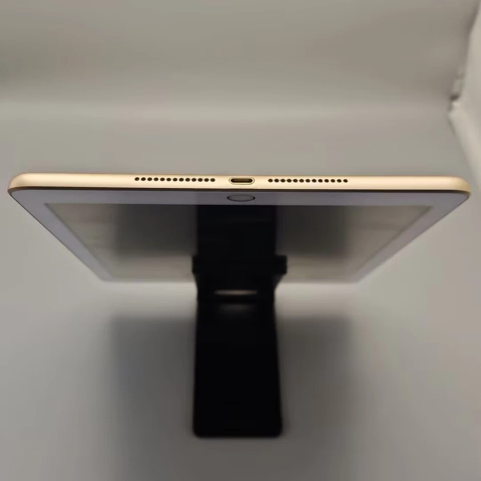 Very good Apple iPad 5 9.7 2017 (5th generation) iOS 10.3 128GB - Image 4 of 4