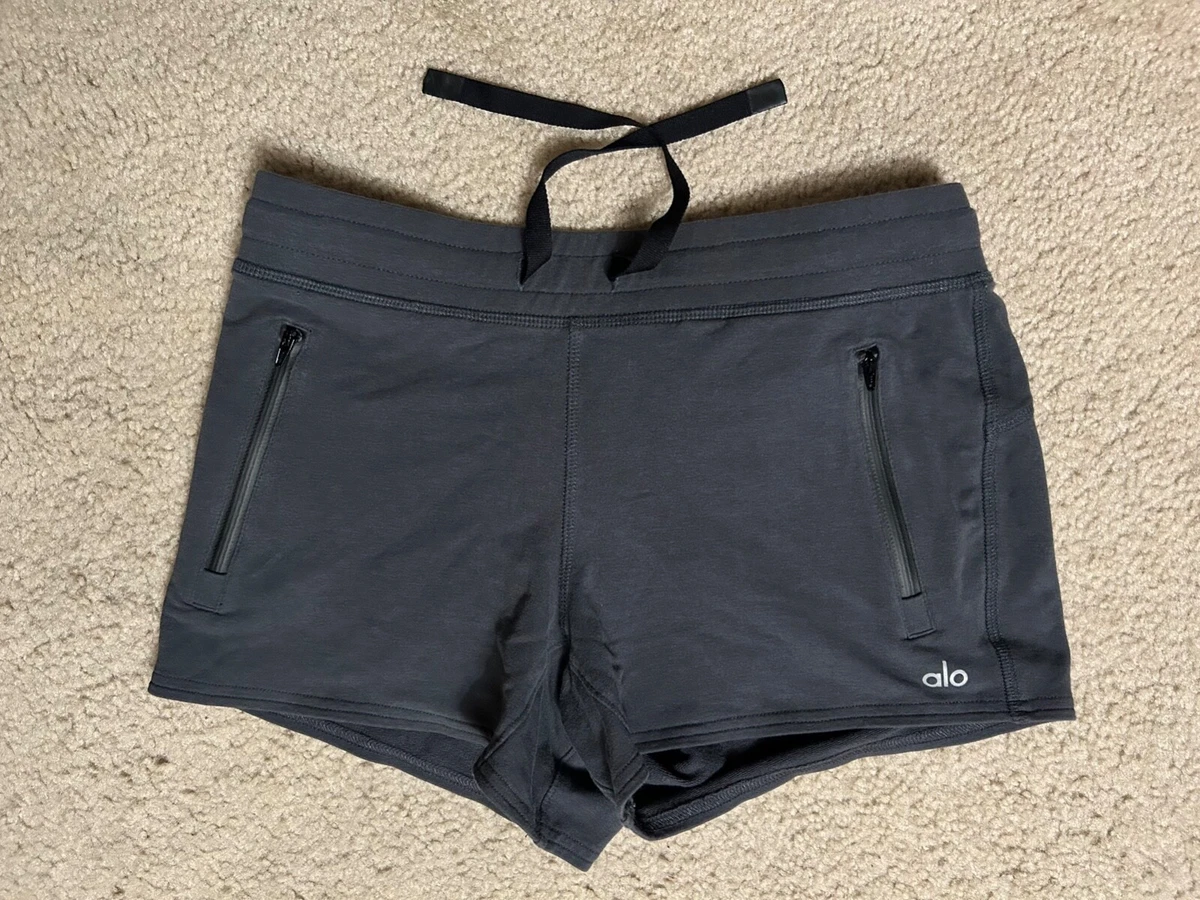 Alo shorts deals
