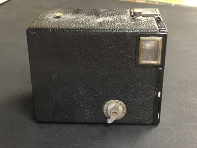 1933-1942: Kodak Brownie Junior Six-20, Art Déco | Esta cáma