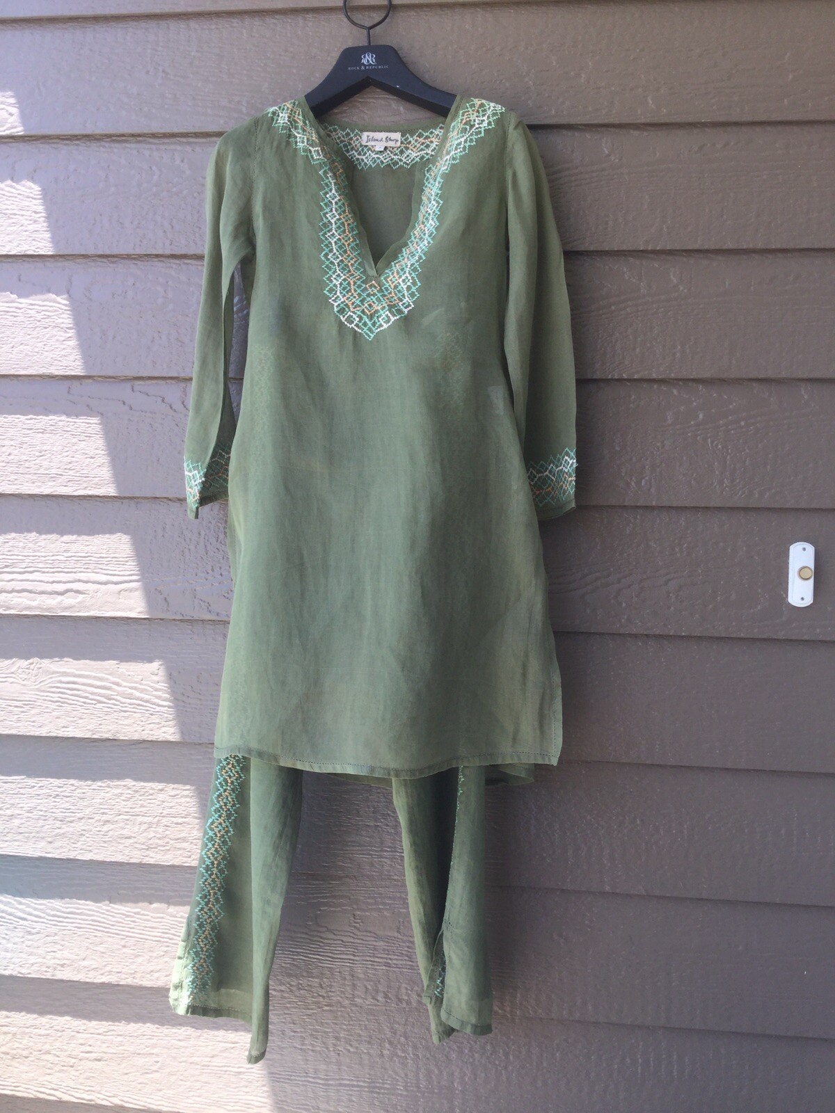 Island shop dress Embroidered Kurta and Pant S (two piece), Size 4