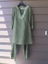 Island shop dress Embroidered Kurta and Pant S (two piece), Size 4
