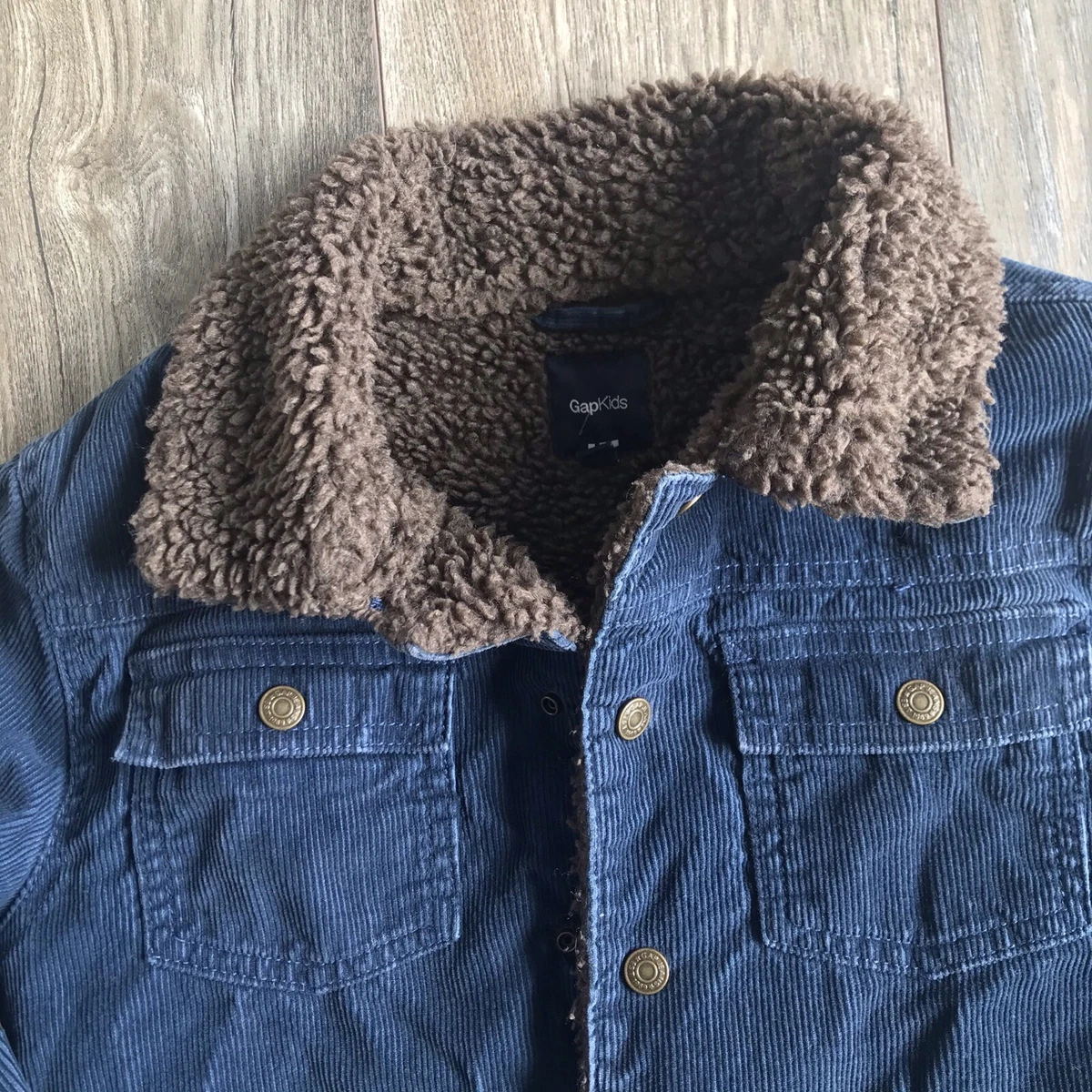 Navy denim shop jacket outfit