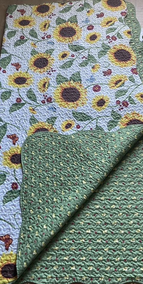 Comforter Set With Two Sham Sunflower Scalloped Edge Pillows Standard - Image 4 of 4