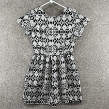 One Clothing Women's Dress Size Medium White Black Short Sleeve Pleated Zip