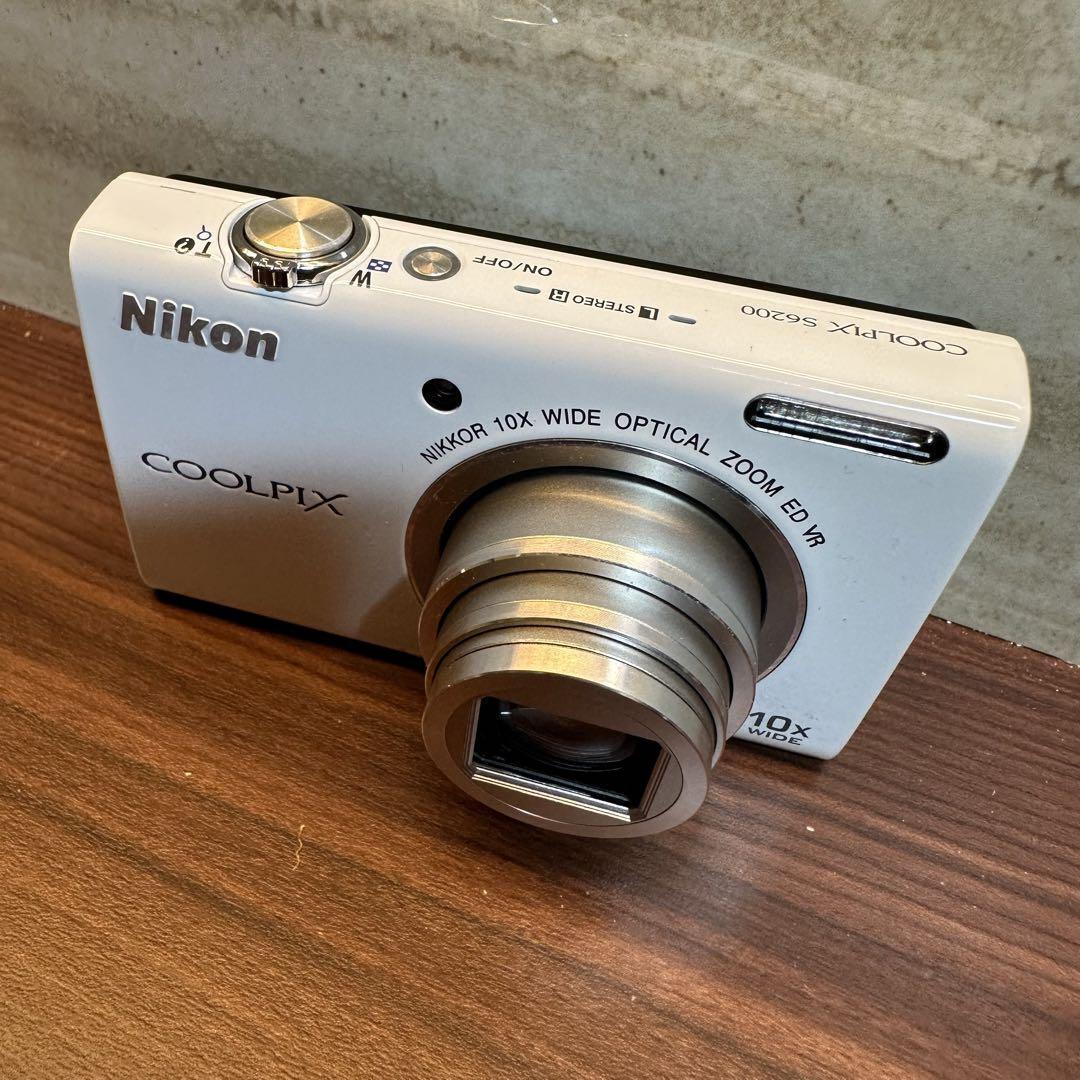 Nikon COOLPIX S6200,10x,2.7in,16MP,White Excellent from Nikon COOLPIX S6200,10x,2.7in,16MP,White Excellent from