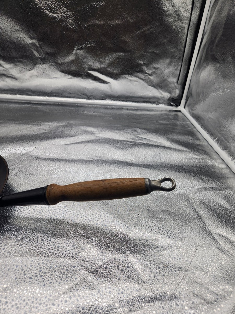 VINTAGE LE CREUSET #26 IRON SKILLET w/WOOD HANDLE MADE IN FRANCE