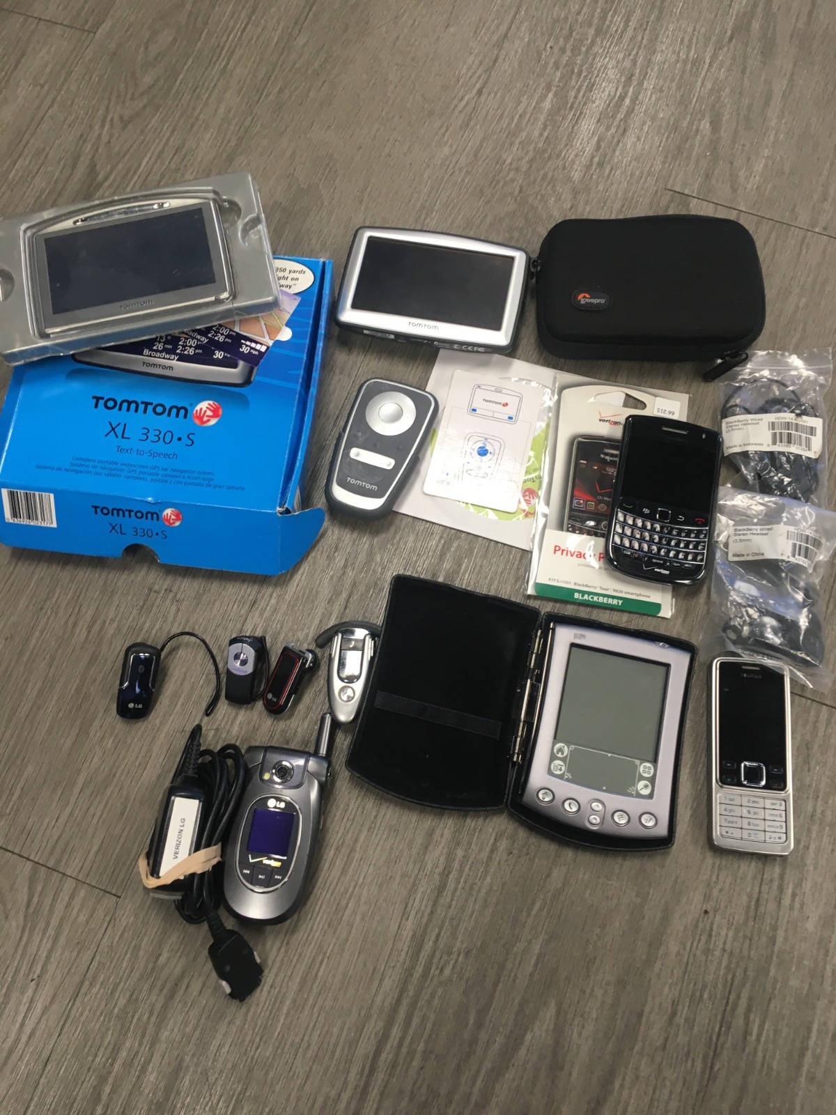 Lot of blackberry, tomtoms, palm, nokia, lg and earphones bl