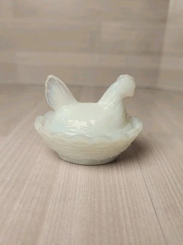 Vintage Westmoreland Milk Glass Mini Hen On Nest Salt Cellar Dip 2”