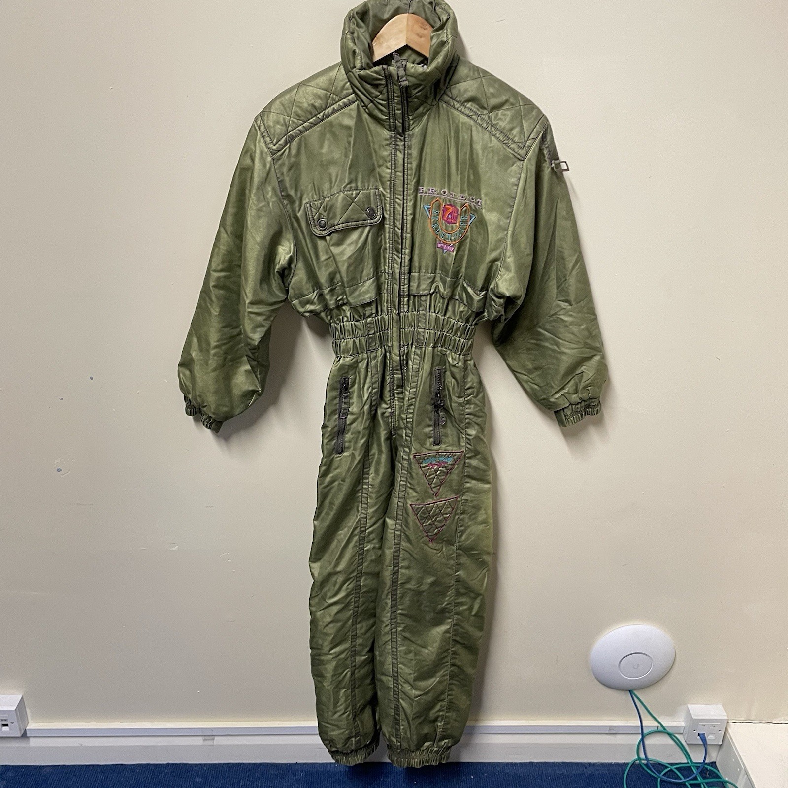 Traje de esquí vintage Project Seven 44 verde años 90 traje de nieve una pieza para mujer retro capucha