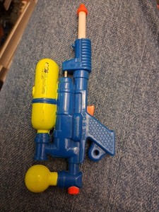 vintage super soaker Water Gun Keychain