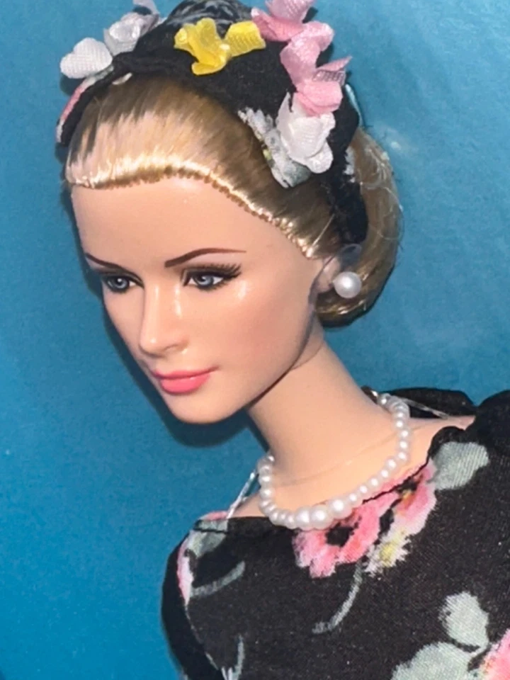 Barbie Collector Gold Label 2011 Mattel “Grace Kelly The Romance” #T7944 *Sin usar, en caja original* Foto 4 de 4