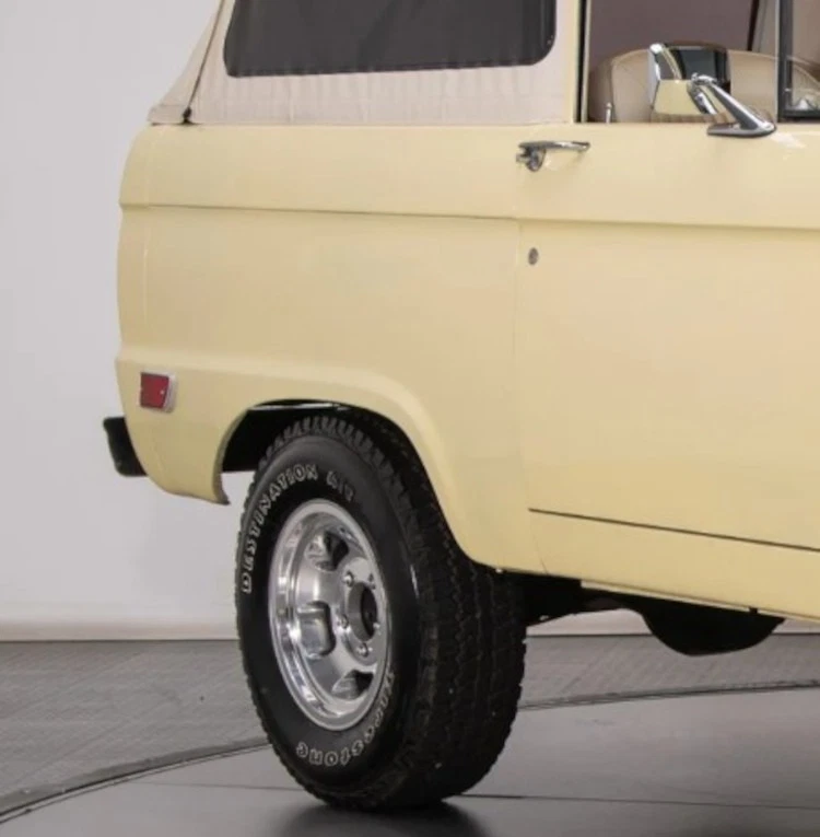 Оригинальный боковой габаритный отражатель C8TZ-13380-A Ford Bronco 1967-69 - Изображение 2 из 4