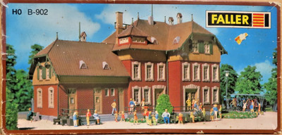 Faller HO B-902 School House Building Model Kit