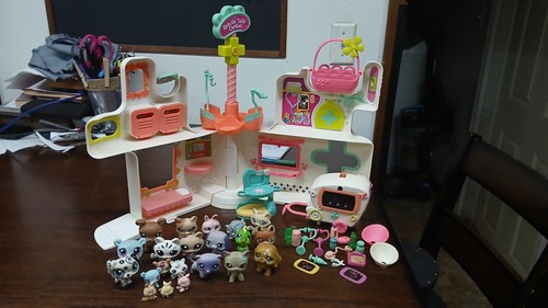 LITTLEST PET SHOP: Rescue Tails Centre (Lps). Rare, Brand New In Box, Os! EUR 99,95 - FR LITTLEST PET SHOP: Rescue Tails Centre (Lps). Rare, Brand New In Box, Os! EUR 99,95 - FR
