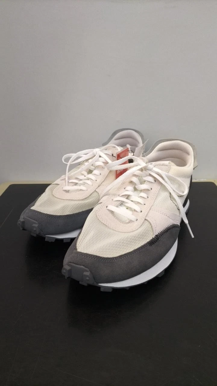 NIKE DBREAK TYPE numero modello beige leggermente usat