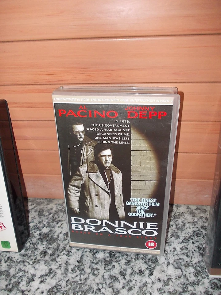 Donnie Basco, ein VHS Film mit Al Pacino und Johnny Depp - Bild 1 von 1