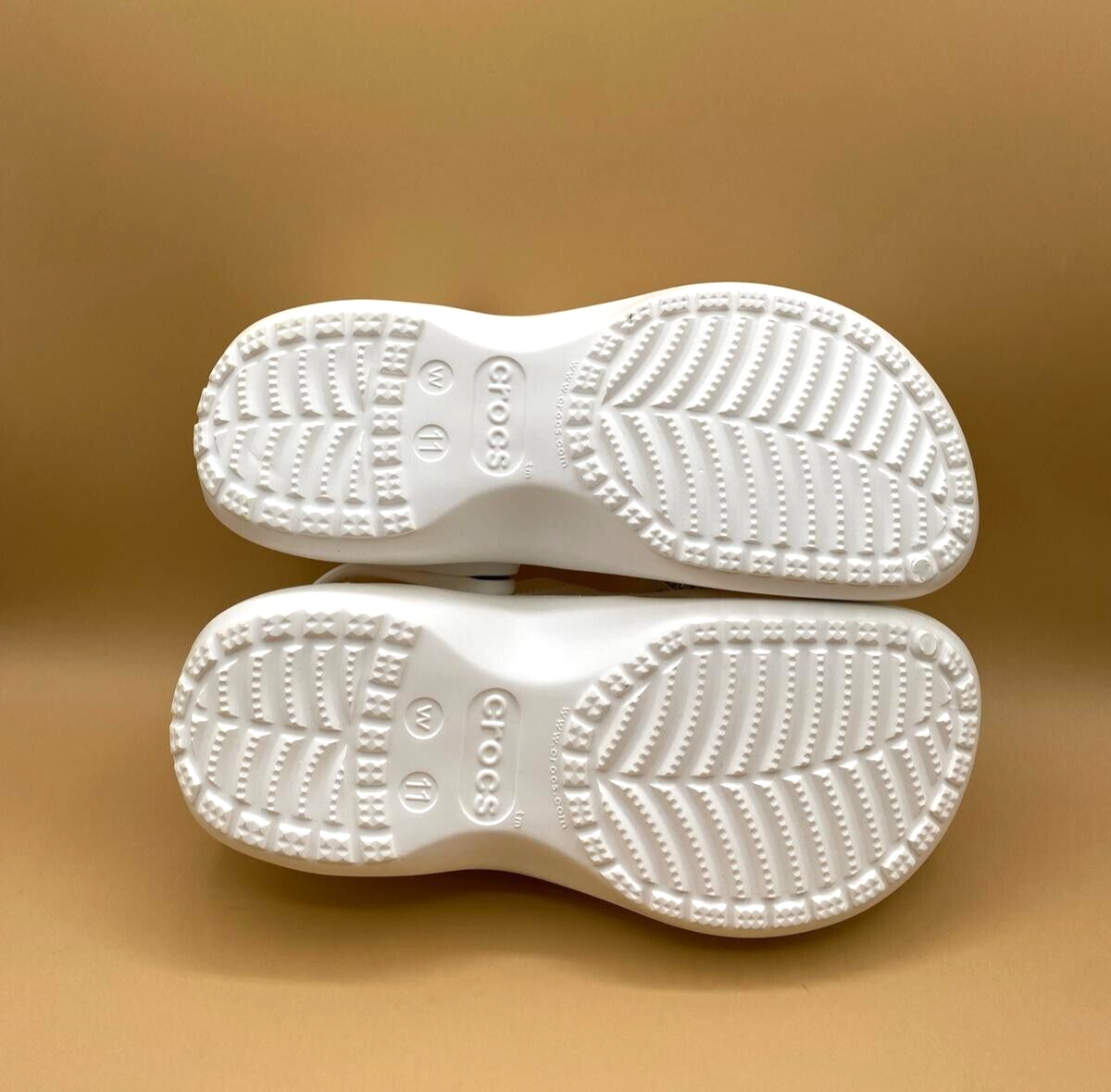 ローファー・オックスフォード Classic Lined Clog - White Winter Shoes 206750-100 CROCS Women's Classic Platform Clogs Shoes WHITE 206750-100