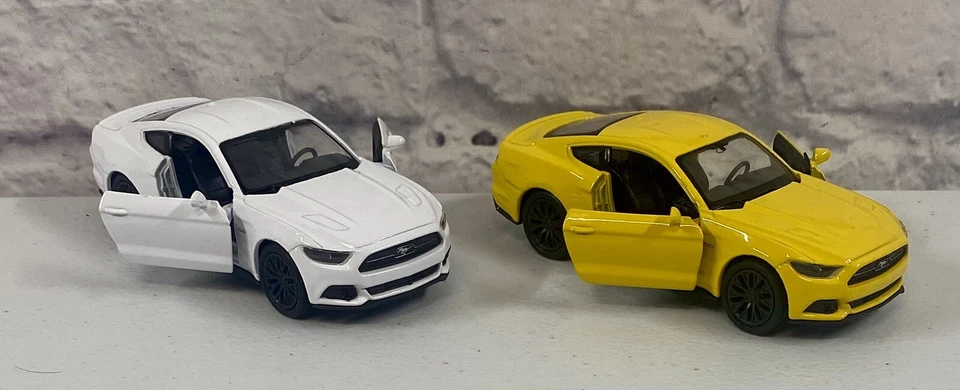 *BRAND NEW* Lot Of 2 Welly Diecast Cars 2015 Ford Mustang GT 5.0 Yellow  4 Inch - Image 2 of 4